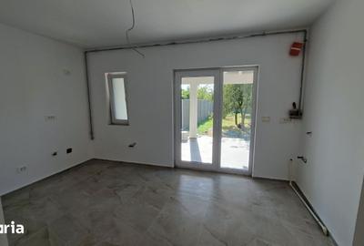 Casă cu 4 camere cu Teren 330 Mp în Ghiroda