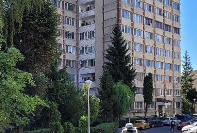 Apartament cu 3 camere semidecomandat în Simeria