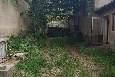 Casă cu 3 camere în Sângătin