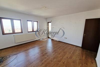Apartament cu 4 camere decomandat în Andrei Mureșanu
