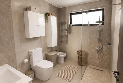 Casă cu Teren 250 Mp în Central - 1