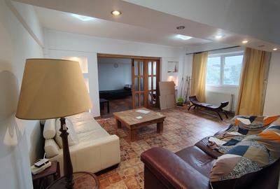 Apartament cu 3 camere decomandat în Aviației