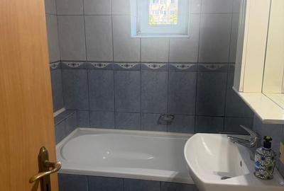 Apartament cu 3 camere decomandat în Nicolina