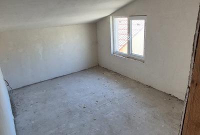 Casă individuală cu 4 camere cu Teren 229 Mp în Tolstoi