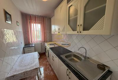 Apartament cu 3 camere semidecomandat în Narcisa