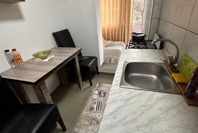 Apartament cu 3 camere, mobilat în Central