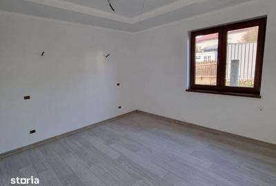 Casă cu 7 camere cu Teren 700 Mp în Miroslava - 3