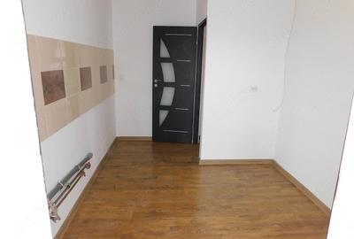 Apartament cu 3 camere decomandat în Exterior Vest