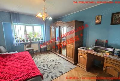 Apartament cu 3 camere decomandat în Craiovei
