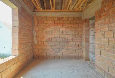Teren Construcții intravilan de 755 mp, în Cristian - 8