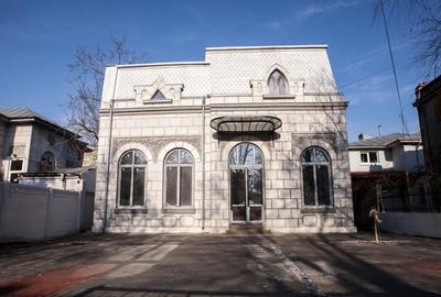 Casă cu 7 camere cu Canalizare în Ultracentral - 1