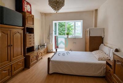 Apartament cu 3 camere decomandat în Calea București