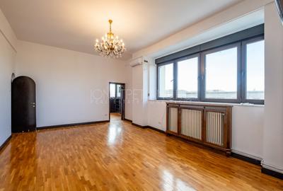 Apartament cu 6 camere circular în Dacia - 9