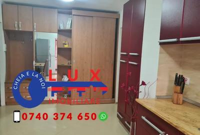 Apartament cu 3 camere decomandat în C5 - 2