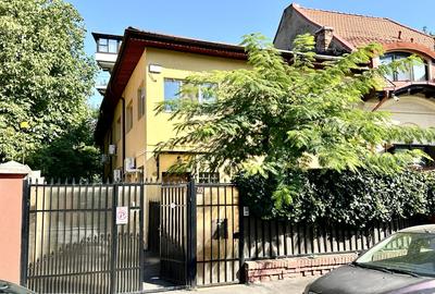 Apartament cu 4 camere, mobilat în Dacia
