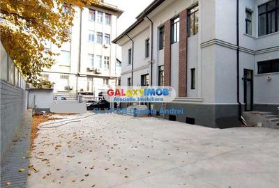 Casă cu 26 camere cu Teren 450 Mp în Calea Victoriei