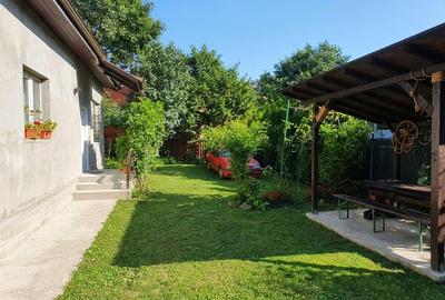 Casă individuală cu 3 camere cu Canalizare în Central
