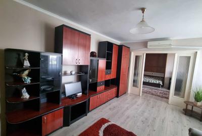 Apartament cu 3 camere decomandat în Exterior Vest
