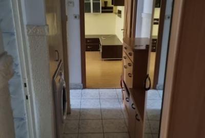 Apartament cu 3 camere semidecomandat în Sud