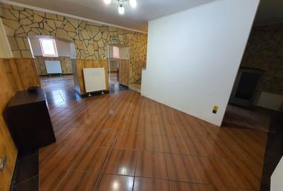 Spațiu comercial, de 90 mp, în Central - 7