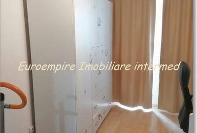 Apartament cu 2 camere decomandat în Far