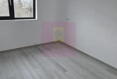 Casă cu 4 camere cu Teren 450 Mp în Brebu
