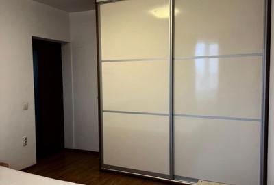 Apartament cu 2 camere decomandat în Tractorul