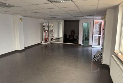 Spațiu comercial, de 55 mp, în Central - 3