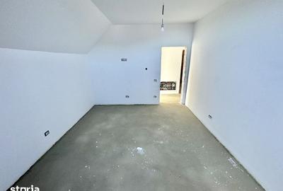 Casă cu 5 camere cu Teren 500 Mp în Holboca