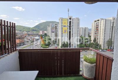 Apartament cu 4 camere decomandat, mobilat în Centrul Civic