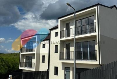 Duplex cu 5 camere cu Canalizare în Chinteni