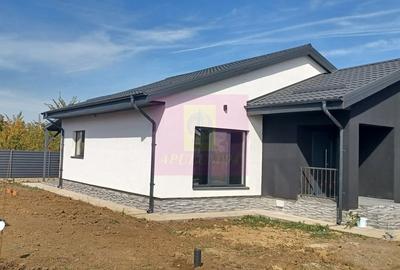 Casă cu 4 camere cu Teren 500 Mp în Central