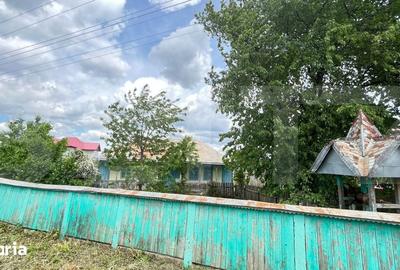 Casă cu 4 camere cu Teren 3080 Mp în Curtești