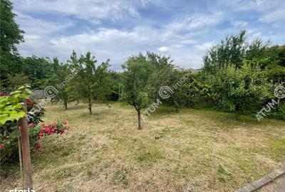 Casă cu 4 camere decomandat în Sub Arini