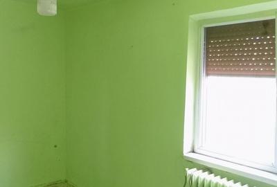 Apartament cu 3 camere semidecomandat în Șagului