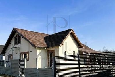 Casă cu 4 camere cu Teren 405 Mp în Sânmihaiu Român