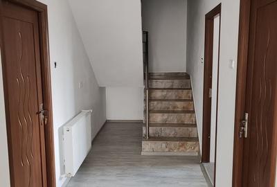 Casă cu 4 camere cu Teren 1350 Mp în Predești