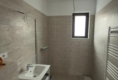 Duplex cu 4 camere cu Canalizare în Central - 13
