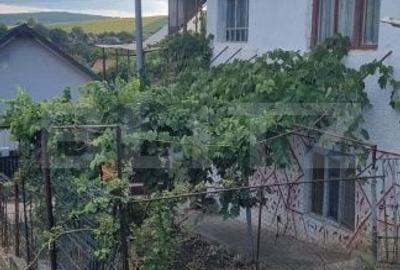 Casă cu 4 camere decomandat în Bădeni