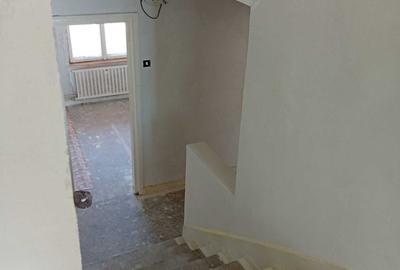 Apartament cu 4 camere decomandat în Central - 3