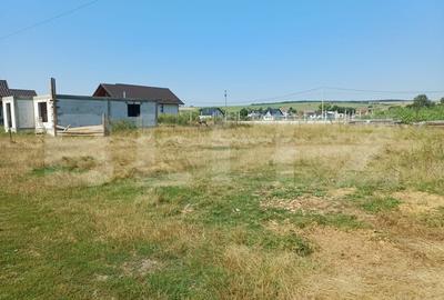 Teren Construcții intravilan de 808 mp, în Costâna