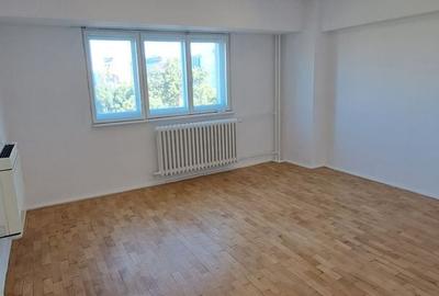 Apartament cu 4 camere decomandat în P-ța Unirii