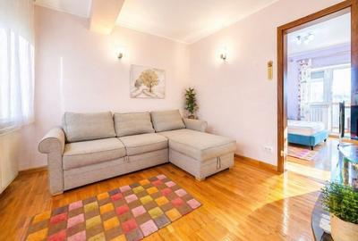 Apartament cu 3 camere decomandat, mobilat în City Park Mall