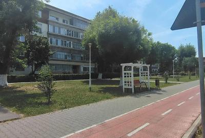 Apartament cu 2 camere semidecomandat în Micro 4 - 9
