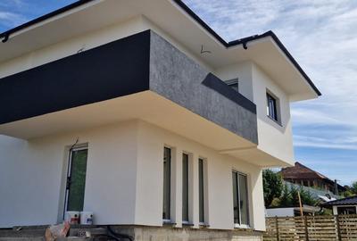 Casă individuală cu 4 camere cu Canalizare în Calea București - 2