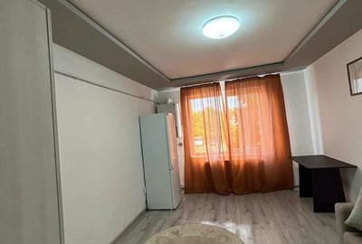 Garsonieră circulară în Vest