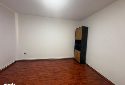 Casă cu 3 camere în Sisești
