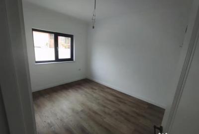 Casă cu 4 camere cu Teren 300 Mp în Central - 2