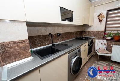 Apartament cu 3 camere decomandat în C5 - 1