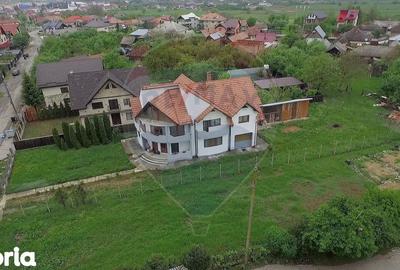 Casă cu 6 camere cu Garaj în Central - 17